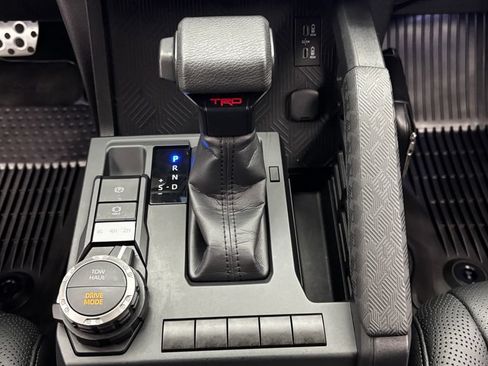 Used 2025 Toyota Tacoma TRD Sport AWD/4WD image 28