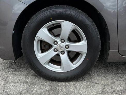 Used 2011 Toyota Sienna LE FWD image 34