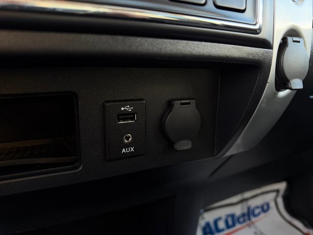 Used 2018 Nissan Titan SV AWD/4WD image 12