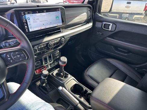 Used 2024 Jeep Wrangler Rubicon w/ Convenience Group image 29