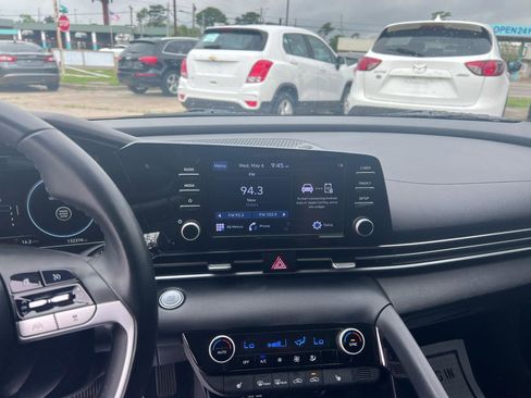 Used 2021 Hyundai Elantra SEL w/ Convenience Package FWD image 10
