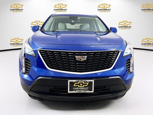 Used 2021 Cadillac XT4 Luxury w/ Cold Weather Package FWD image 2