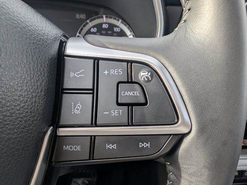 Used 2026 Toyota Highlander XLE image 30