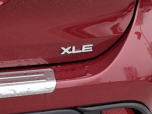 Used 2024 Toyota Highlander XLE image 36