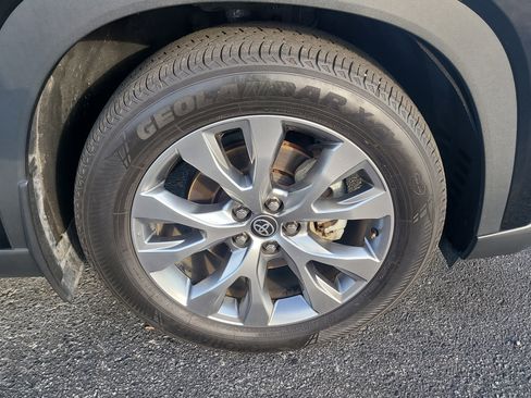 Used 2024 Toyota Grand Highlander Limited image 10