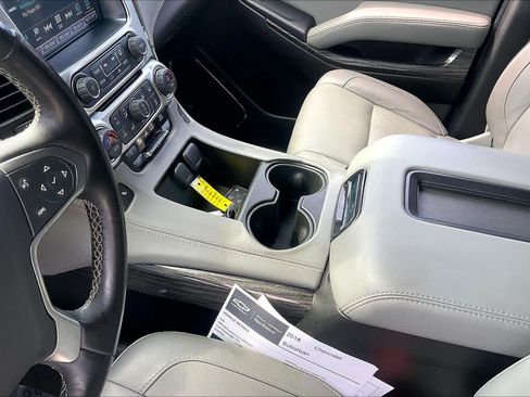 Used 2018 Chevrolet Suburban LT RWD image 17