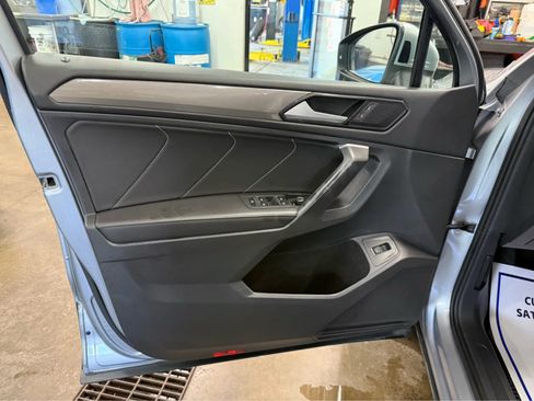 Used 2024 Volkswagen Tiguan SE AWD/4WD image 19