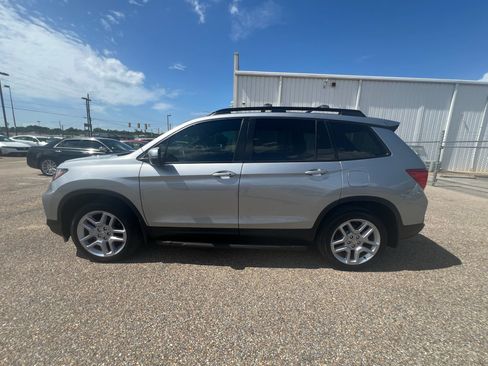 Used 2025 Honda Passport EX-L image 6