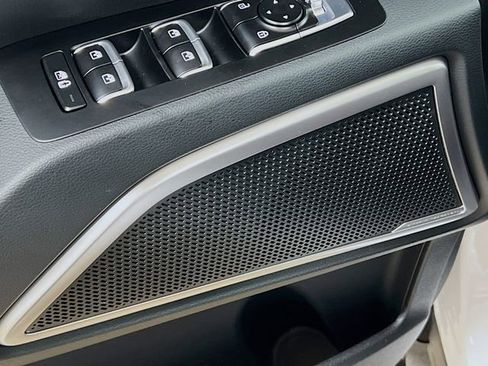 New 2025 Kia Telluride S image 19