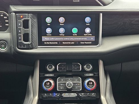 Used 2021 GMC Yukon Denali w/ Denali Premium Package AWD/4WD image 17