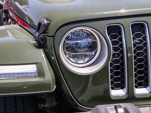 Used 2022 Jeep Wrangler Unlimited Sahara AWD/4WD image 17