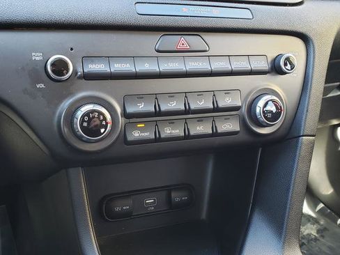 Used 2020 Kia Sportage LX image 24