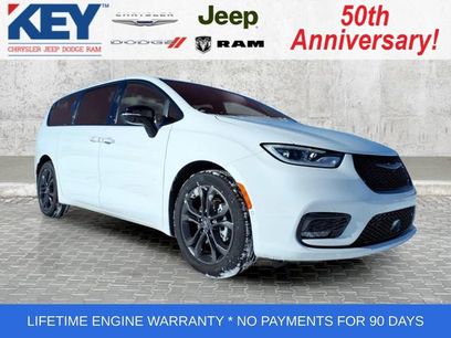 New 2026 Chrysler Pacifica Select