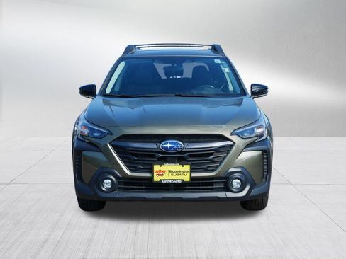 Used 2025 Subaru Outback Premium AWD/4WD image 2