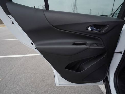 Used 2022 Chevrolet Equinox LT w/ Driver Convenience Package image 17