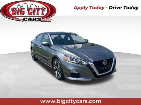 Used 2021 Nissan Altima 2.5 SV FWD image 1