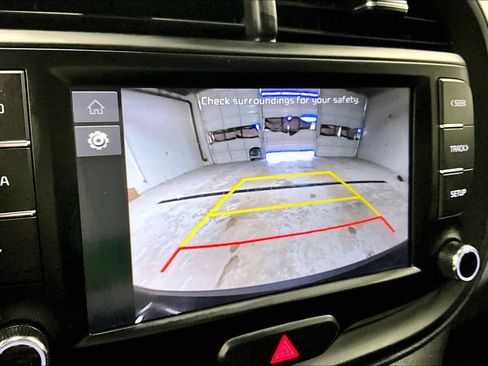 Used 2025 Kia Soul LX w/ LX Technology Package FWD image 27