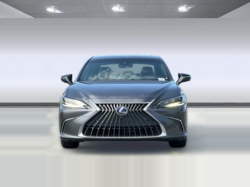 Used 2022 Lexus ES 300h w/ Accessory Package FWD image 5