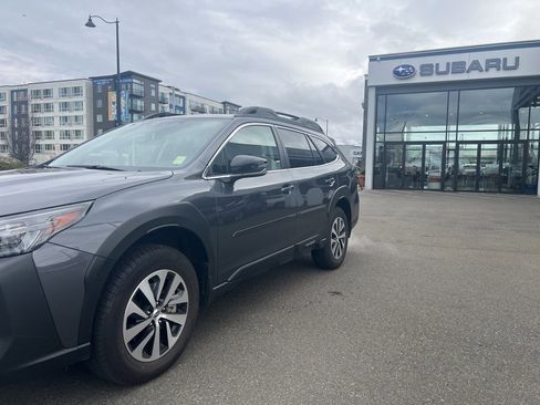Used 2025 Subaru Outback Premium image 3
