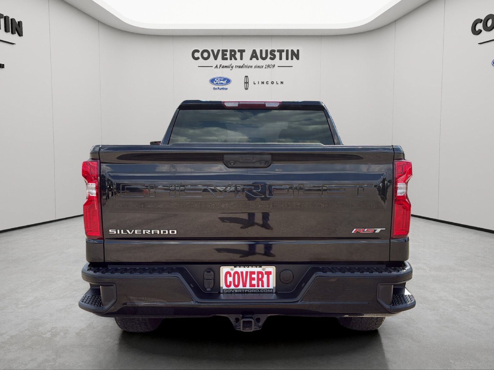 Used 2024 Chevrolet Silverado 1500 RST AWD/4WD image 4