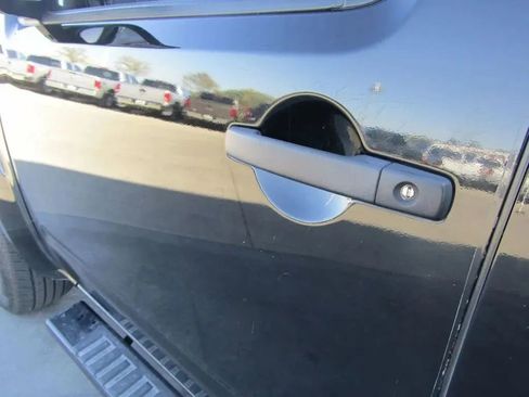 Used 2016 Nissan Frontier Desert Runner image 23