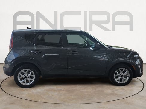 Certified 2025 Kia Soul LX w/ LX Technology Package FWD image 9