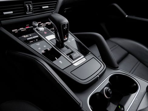 Used 2023 Porsche Cayenne GTS image 22