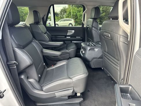 Used 2025 Ford Expedition Max Platinum AWD/4WD image 27