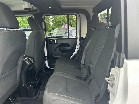 Used 2024 Jeep Gladiator Sport image 8