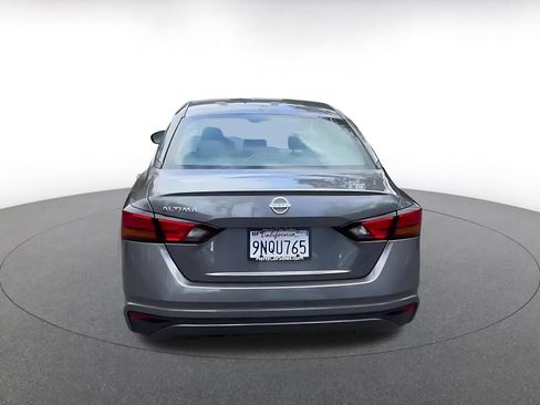Used 2025 Nissan Altima 2.5 SV FWD image 10