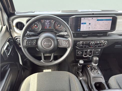 Certified 2025 Jeep Gladiator Sport AWD/4WD image 16
