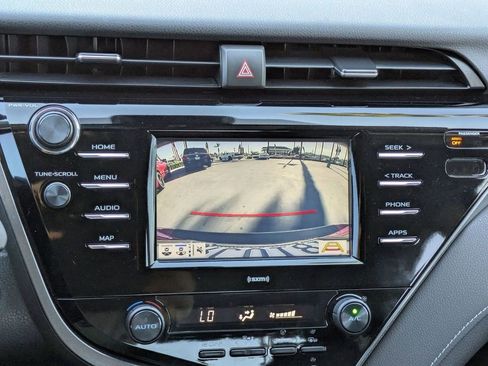 Used 2020 Toyota Camry image 6