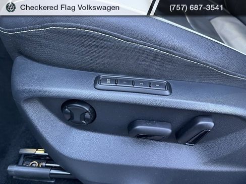 Used 2023 Volkswagen Tiguan SEL R-Line image 23