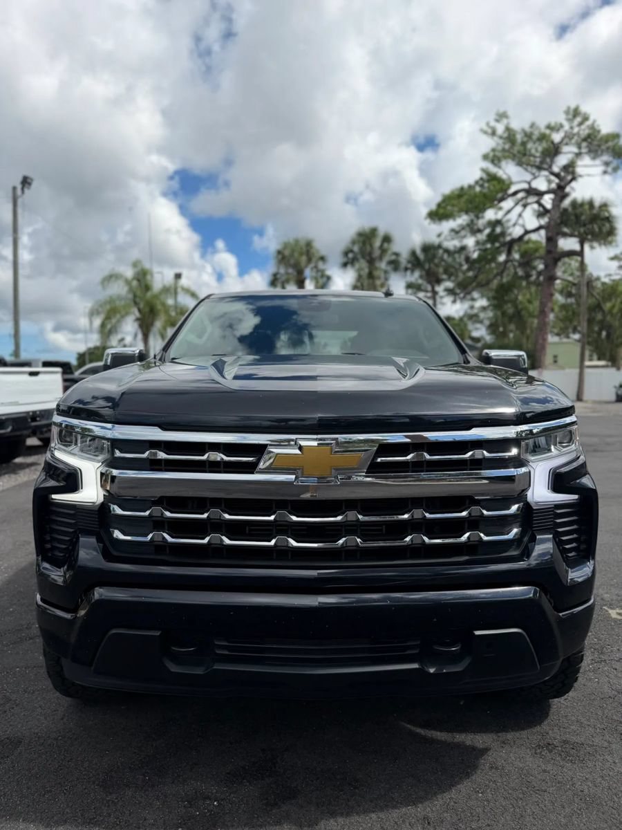 Used 2022 Chevrolet Silverado 1500 LT AWD/4WD image 2
