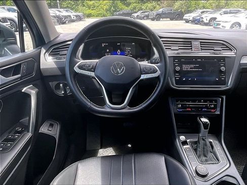 Used 2024 Volkswagen Tiguan SE w/ Panoramic Sunroof Package AWD/4WD image 16