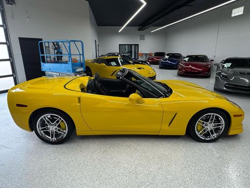 Used 2006 Chevrolet Corvette Convertible w/ Preferred Equipment Group RWD image 17