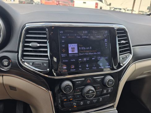 Used 2020 Jeep Grand Cherokee Limited w/ Premium Lighting Group RWD image 11