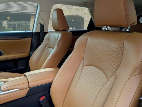 Certified 2021 Lexus RX 350L FWD w/ Premium Package image 8