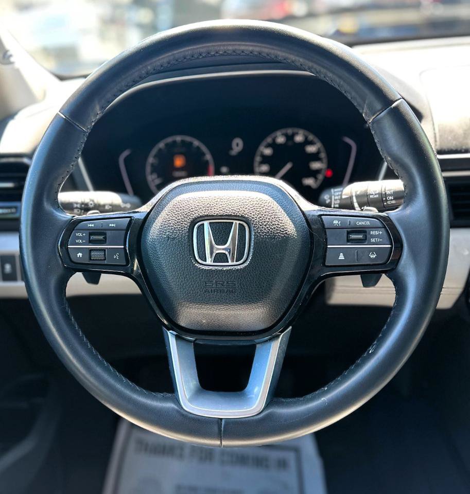 Used 2025 Honda Pilot Touring image 14