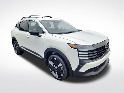 Used 2026 Nissan Kicks SR w/ SR Premium Package FWD image 7