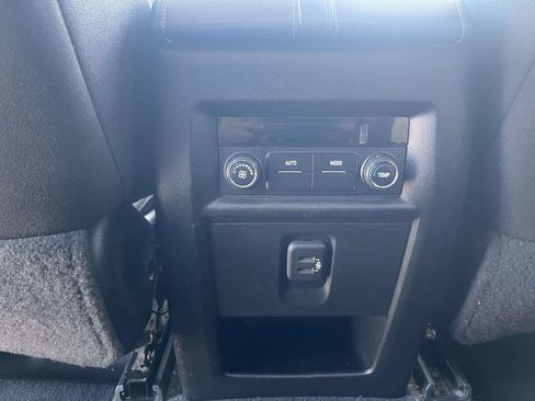 Used 2020 Chevrolet Traverse LS FWD image 12