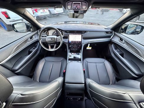 New 2025 Jeep Grand Cherokee Limited w/ MOPAR Finishing Package image 10