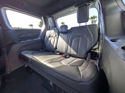 New 2026 Chrysler Pacifica Select image 15