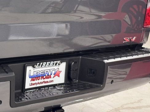 Used 2024 Nissan Titan SV w/ SV Convenience Package image 17