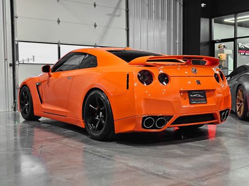 Used 2010 Nissan GT-R Premium image 8
