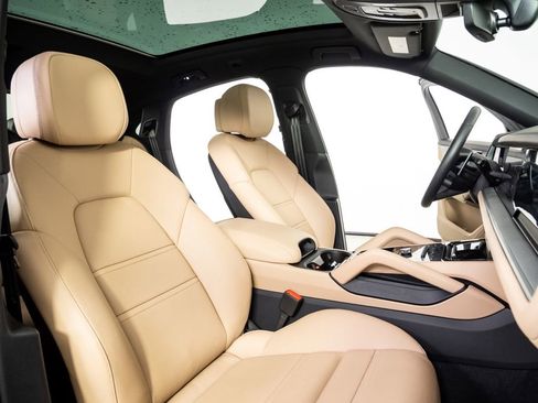 Certified 2024 Porsche Cayenne Coupe image 24