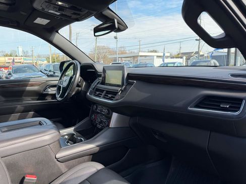 Used 2022 Chevrolet Suburban Z71 w/ Luxury Package image 23