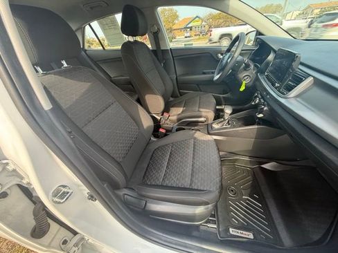 Used 2022 Kia Rio LX image 10