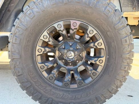 Used 2017 Jeep Wrangler Unlimited Sahara AWD/4WD image 10