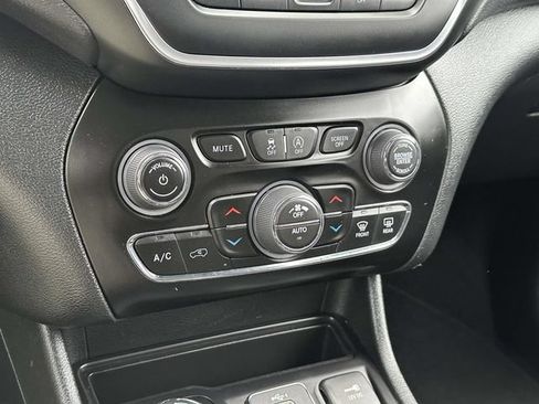 Used 2023 Jeep Cherokee Altitude Lux AWD/4WD image 16
